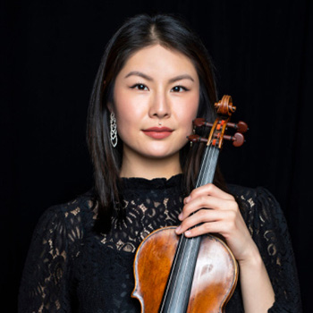 Sophie Wang in a black dress holding a violin